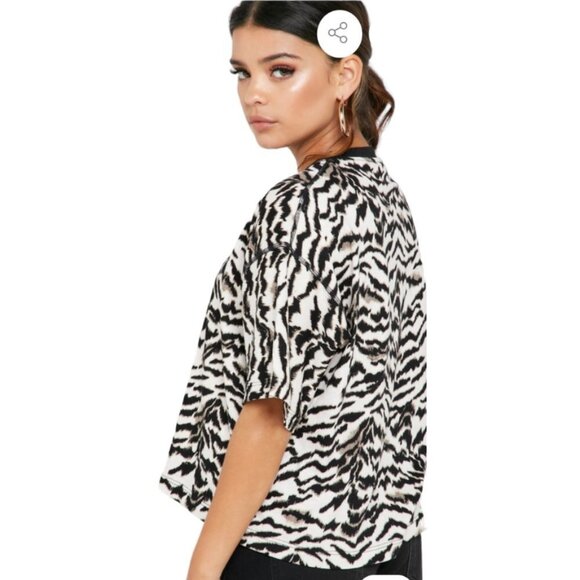 Topshop Tiger Print T-Shirt - Picture 2 of 7